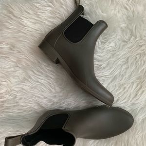 Merona Shoes - Merona Olive Green Chelsea Rain Boots Merona Shoes - Merona Olive Green Chelsea Rain Boots